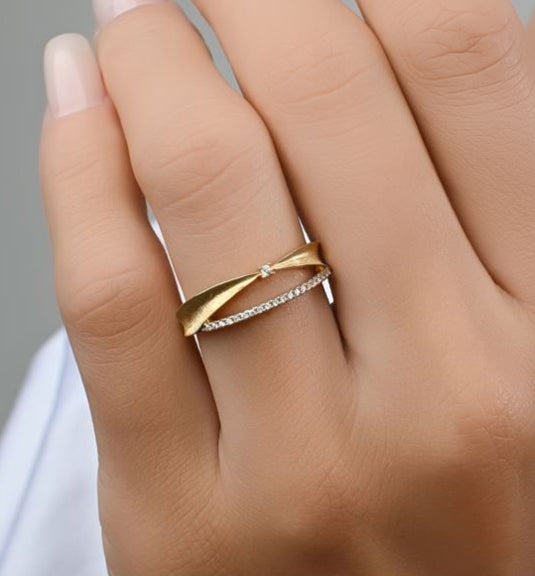 Anel duplo Acetinado com Pedras sintéticas Brancas Ouro 18k