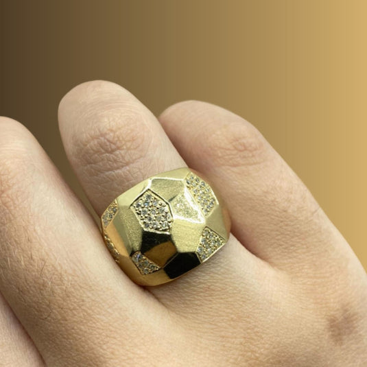 Anel Largo Facetas Lapidadas Com Brilhantes em Ouro 18k