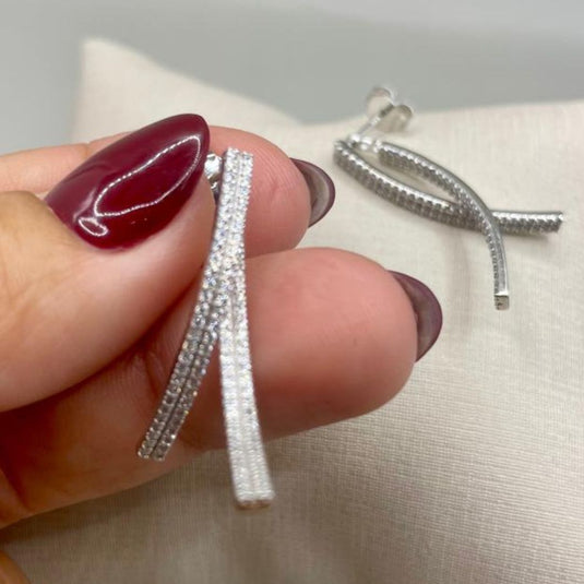 Brinco 2 Fios Cravejado com Zircônia em Prata 925 .