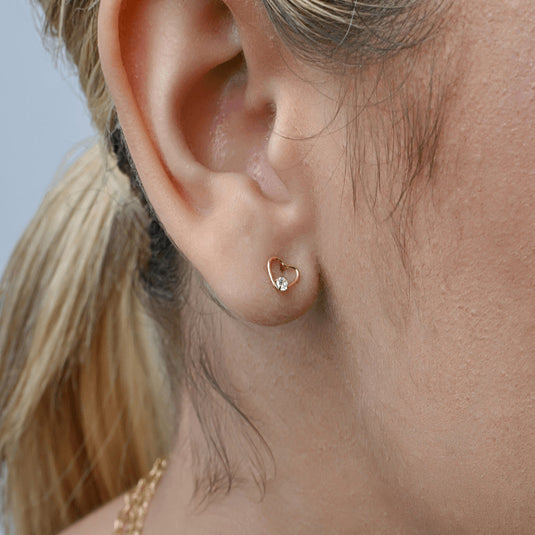 Brinco Coração Vazado Pedra Sintética Ouro 18k