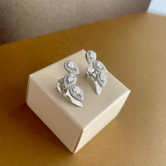 Brinco Ear Cuff 3 Gotas Cravejado com Zircônias em Prata 9256