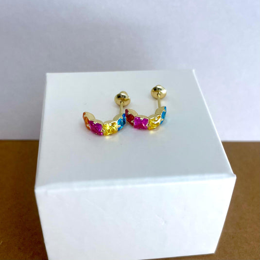 Brinco Meia Argola com Pedras Coloridas em Ouro 18k – Modernidade e Alegria.