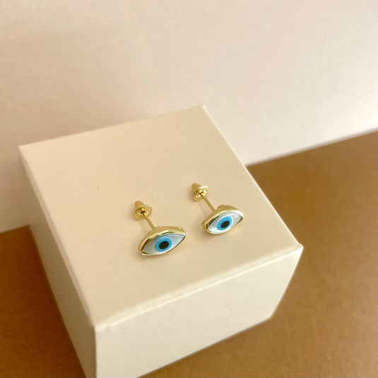 Brinco Ouro 18k Olho Grego Lozango 5x8mm – Proteção e Estilo em Uma Peça Única.