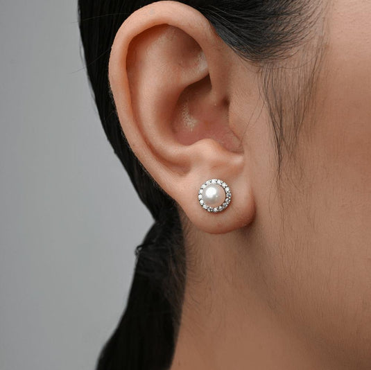 Brinco Pérola Redondo em Ouro Branco