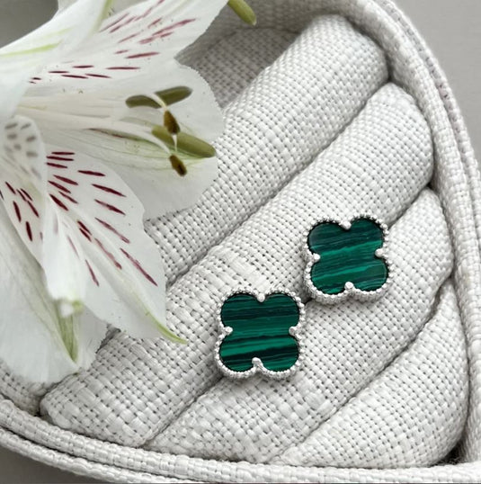 Brinco Trevo em Prata 925 Pedra Malaquita Verde....