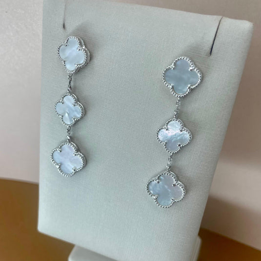 Brinco Triplo Trevo em Prata 925 com Madrepérolas..