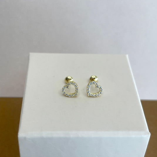 Brinco em Ouro 18k Coração Vazado com Pedras Brancas – Delicadeza e Brilho.