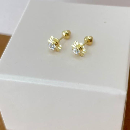 Brinco em Ouro 18k Florzinha com Pedra Sintética – Delicadeza e Brilho.