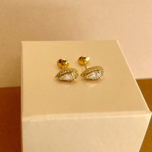 Brinco em Ouro 18k Gota com Pedra Grande e Detalhes de Pedras Brancas Sintéticas