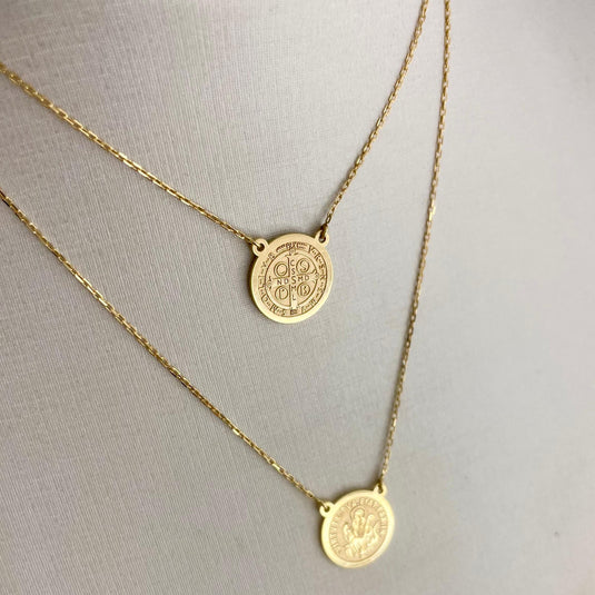 Escapulário São Bento com Placas Redondas a Laser e Corrente de 60cm em Ouro 18k