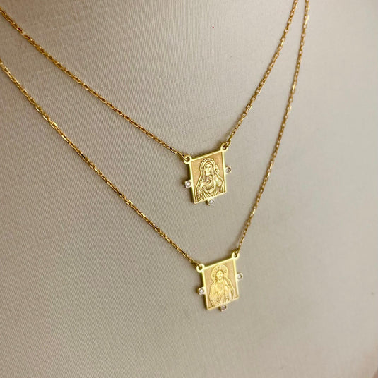 Escapulário Sagrado Coração de Jesus com Pedras Sintéticas e Gravação a Laser em Ouro 18k1