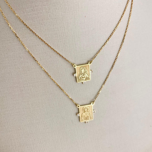 Escapulário Sagrado Coração de Jesus com Pedras Sintéticas e Gravação a Laser em Ouro 18k3