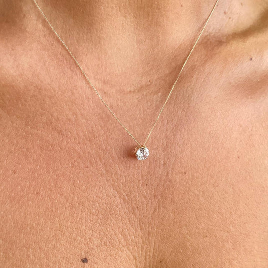 Gargantilha Mini Elo Português com Ponto de Luz 45cm em Ouro 18k – Delicadeza e Sofisticação.