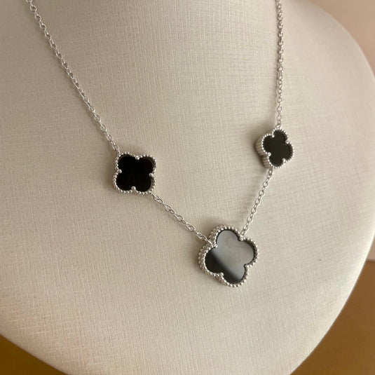 Gargantilha Trevo da Sorte com Pedra Ônix 12/16/12mm 40+5cm Cravejada com Zircônias