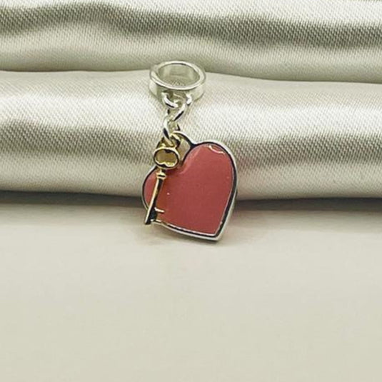 Pingente Berloque Coração com Chave em Prata 925.