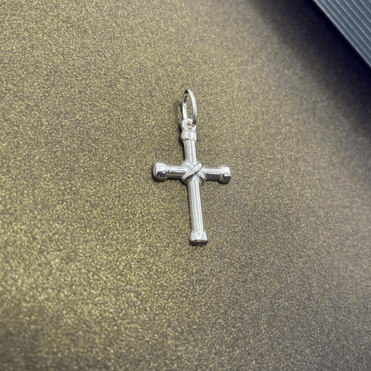 Pingente Crucifixo Amarrado em Prata 925