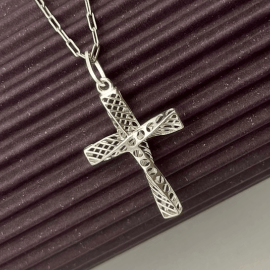 Pingente Cruz Torcido Desenhado Vazado Prata 925