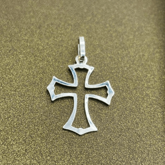 Pingente Cruz de Malta Vazada em Prata 925