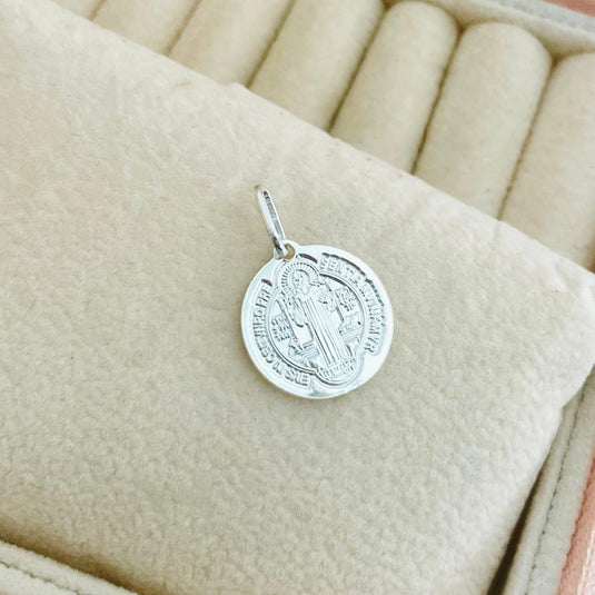 Pingente Medalha de São Bento em Prata 925.