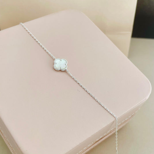 Pulseira Trevo com Pingente de Coração – Prata 925