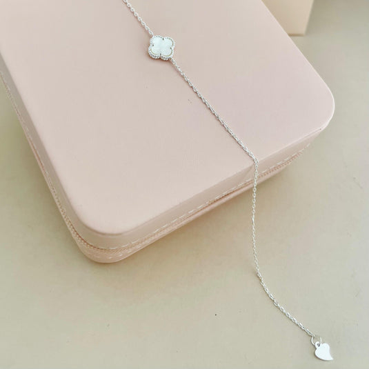 Pulseira Trevo com Pingente de Coração – Prata 925