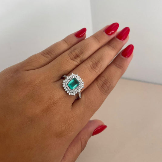 Anel Chuveiro com Pedra Verde Retangular Cravejada em Prata 925 