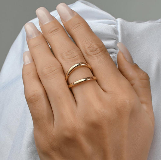 Descubra o Anel Liso Duplo em Ouro 18k
