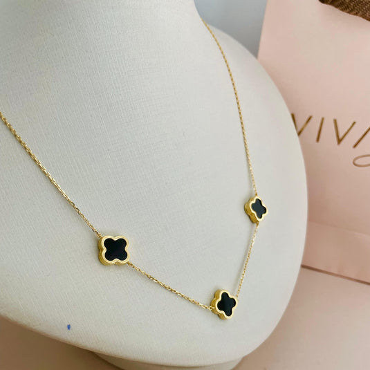 Colar Trevo Preto em Ouro 18k.