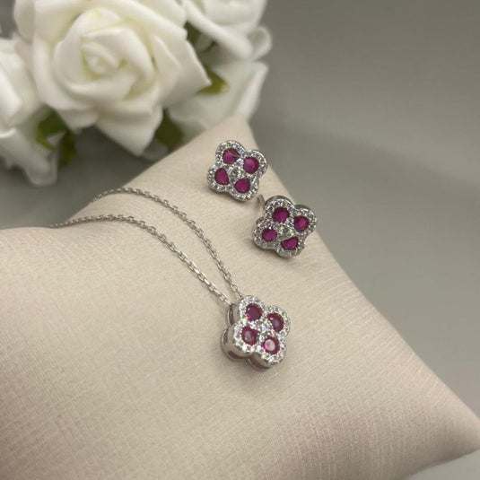 Conjunto Trevo com Pedras Rosa Sintéticas e Zircônias em Prata 925