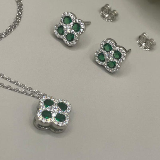 Conjunto Trevo com Pedras Verdes Sintéticas e Zircônias em Prata 925