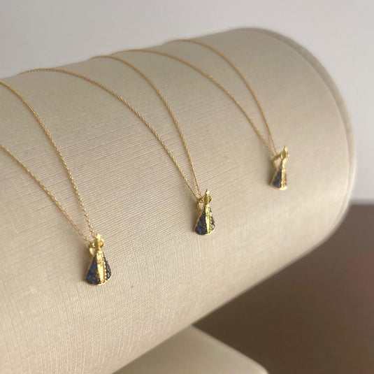 Gargantilha Mini Elo Português com Nossa Senhora Aparecida 45cm Ouro 18k – Proteção e Elegância.....