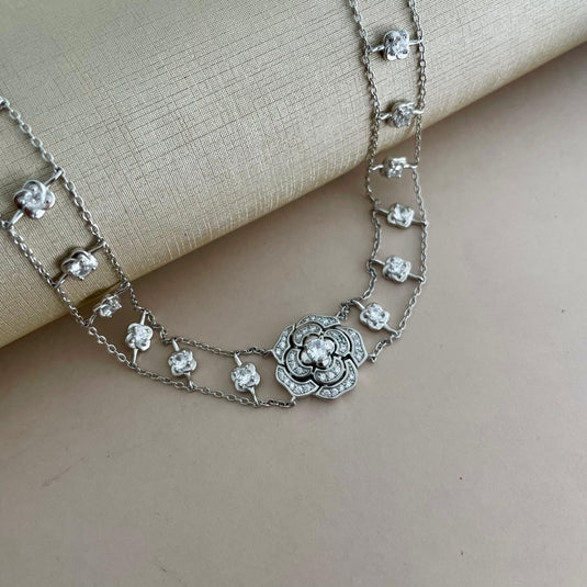 Gargantilha choker Rosa Camélia Cravejada Zircônia 40cm Prata 925