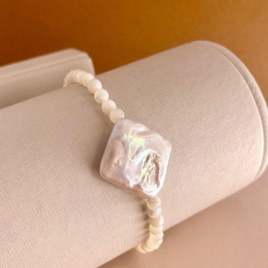 Pulseira Madrepérola com Pérola Barroca Ajustável