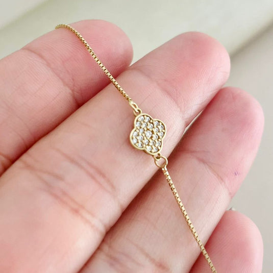 Pulseira Trevo Cravejado com Microzircônias – Ouro 18k | 16cm.