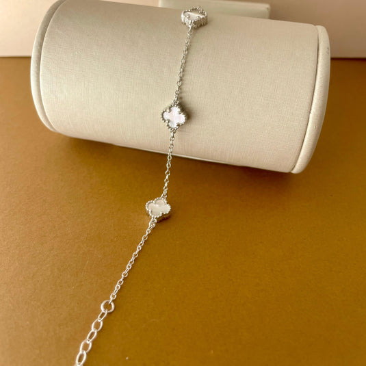 Pulseira Trevo com Madrepérola Cravejada com Zircônias em Prata 925 Rodinada