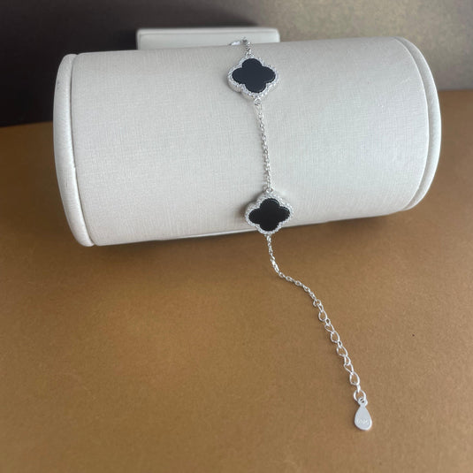 Pulseira Trevo da Sorte com Ônix Cravejada com Zircônias em Prata 925 Rodinada