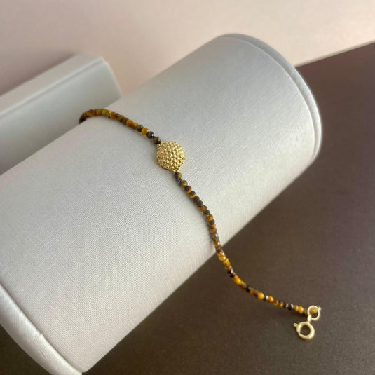 Pulseira de Olho de Tigre com Pingente de Bola em Ouro 18k – Elegância e Poder Natural...